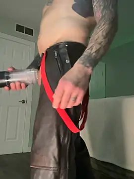 Snapshot of JSizzle13 chatting on 4, 4, 2026 JSizzle13 online show from 4, 4, 2026