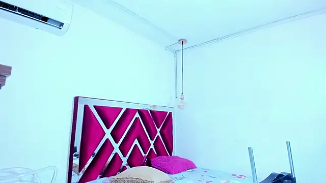 VALERIAQUEENTS   online show from 13, 3, 2026