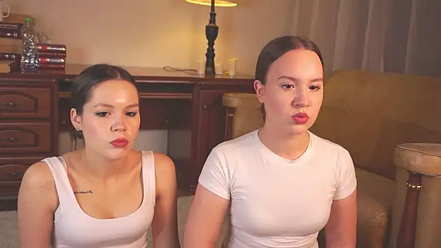 Snapshot of VirginiaRowe chatting on 27, 11, 2025 VirginiaRowe online show from 27, 11, 2025