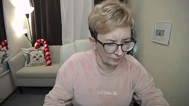 Snapshot of ChristinaRainforce chatting on 1, 12, 2025 ChristinaRainforce online show from 1, 12, 2025