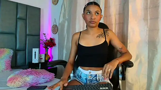 Snapshot of TashaNaughty4u chatting on 17, 4, 2026 TashaNaughty4u online show from 17, 4, 2026
