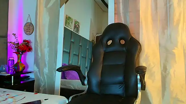 Snapshot of TashaNaughty4u chatting on 22, 4, 2026 TashaNaughty4u online show from 22, 4, 2026