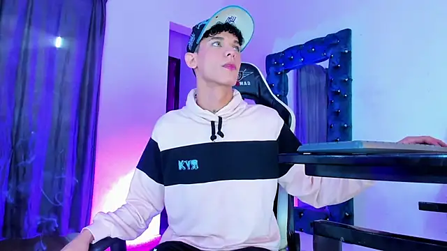 Snapshot of The_Prince_Luis chatting on 25, 11, 2025 The Prince Luis online show from 25, 11, 2025