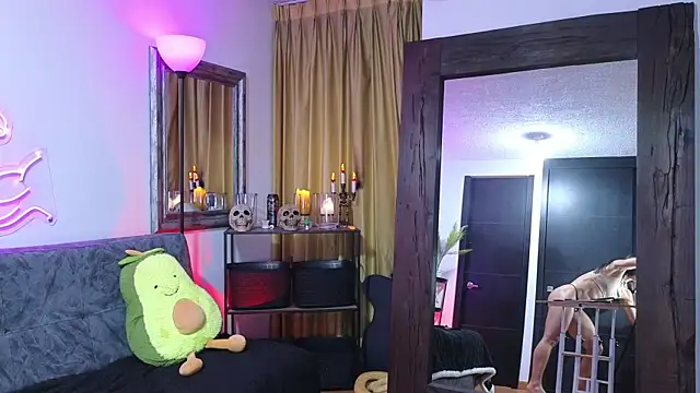 Snapshot of MightyLaura1 chatting on 27, 11, 2025 MightyLaura1 online show from 27, 11, 2025