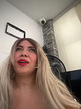 IsaSantoDomingo online show from 16, 12, 2025