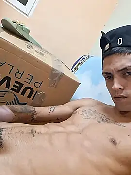 Snapshot of KingWhitexxx chatting on 28, 11, 2025 KingWhitexxx online show from 28, 11, 2025