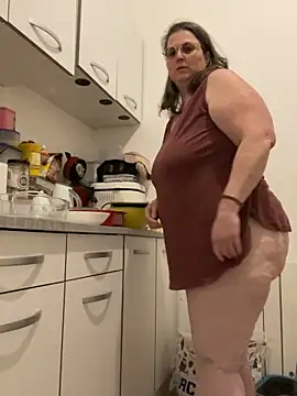 bea french curvy online show from 2, 2, 2026