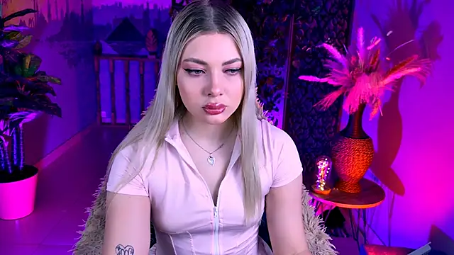 Snapshot of HyileyClark chatting on 30, 5, 2026 HyileyClark online show from 30, 5, 2026