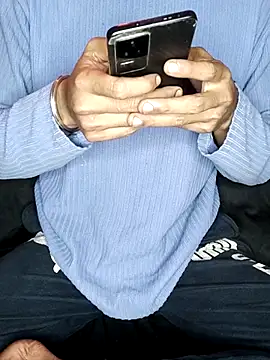 Snapshot of kisses-onmy-body chatting on 2, 12, 2025 kisses-onmy-body online show from 2, 12, 2025