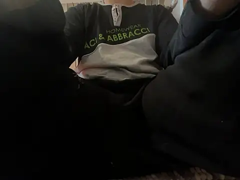 Snapshot of erdestruttor18 chatting on 1, 12, 2025 erdestruttor18 online show from 1, 12, 2025