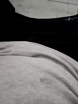 Snapshot of erdestruttor18 chatting on 3, 12, 2025 erdestruttor18 online show from 3, 12, 2025