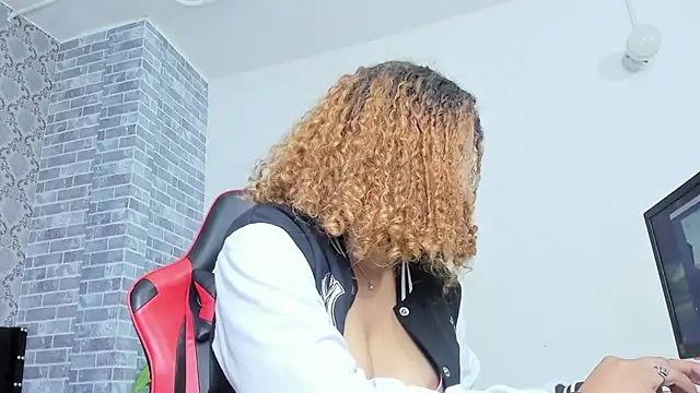 Snapshot of Crystal_bunn chatting on 27, 11, 2025 Crystal bunn online show from 27, 11, 2025