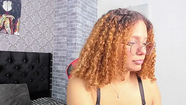 Snapshot of Crystal_bunn chatting on 29, 11, 2025 Crystal bunn online show from 29, 11, 2025