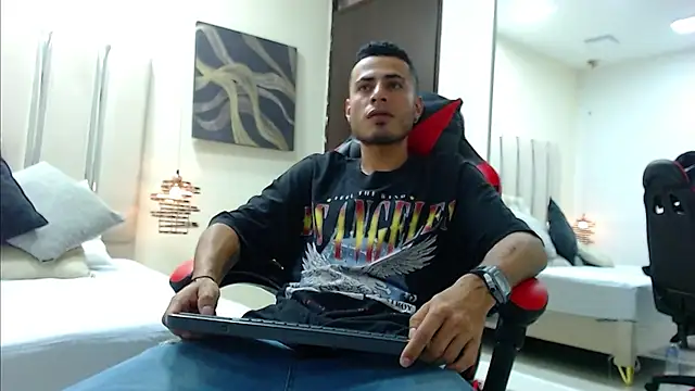 Snapshot of MatthewCullen chatting on 1, 12, 2025 MatthewCullen online show from 1, 12, 2025