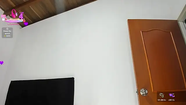 NahomiiAcosta online show from 2, 12, 2025