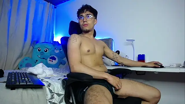 Thyler west23 online show from 2, 12, 2025