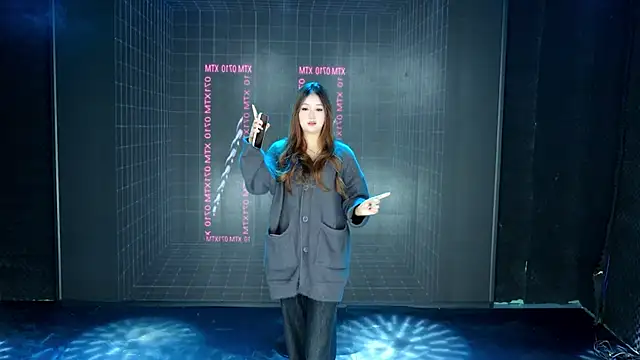 Snapshot of YIMO-002 chatting on 28, 11, 2025 YIMO-002 online show from 28, 11, 2025