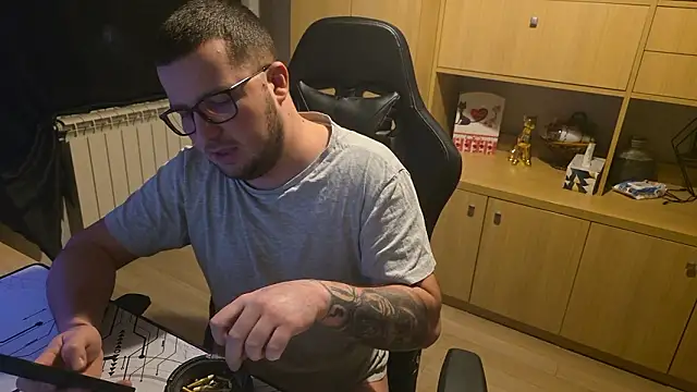 Snapshot of kevinnlovelly chatting on 3, 2, 2026 kevinnlovelly online show from 3, 2, 2026