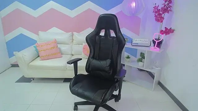 Snapshot of zahira1 chatting on 1, 3, 2026 zahira1 online show from 1, 3, 2026