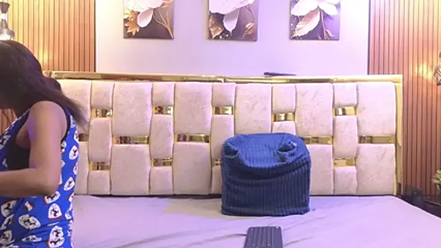  Caroline34 online show from 8, 4, 2026