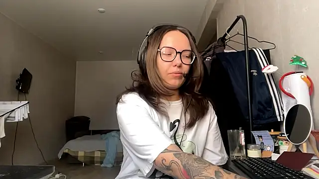 KerriMcbreen online show from 28, 11, 2025