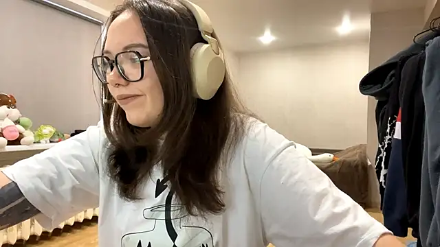 KerriMcbreen online show from 15, 12, 2025