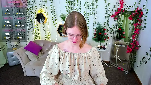 Mia Mooore online show from 14, 12, 2025