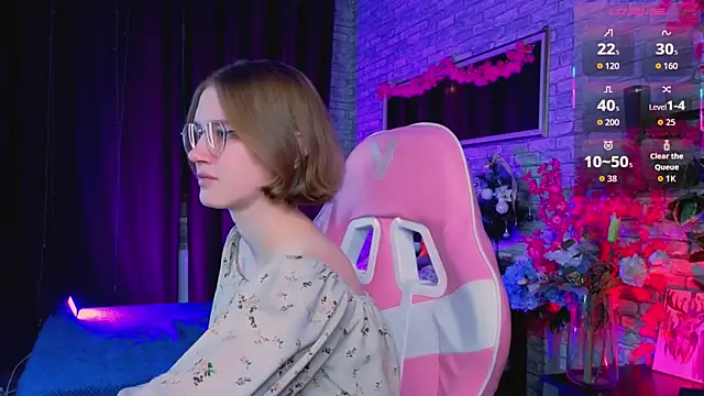 Mia Mooore online show from 21, 12, 2025