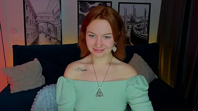 PaigeHalliwell  online show from 1, 12, 2025