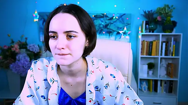 KateWillows online show from 12, 2, 2026