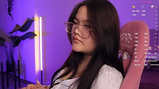 VeneraMai online show from 2, 12, 2025