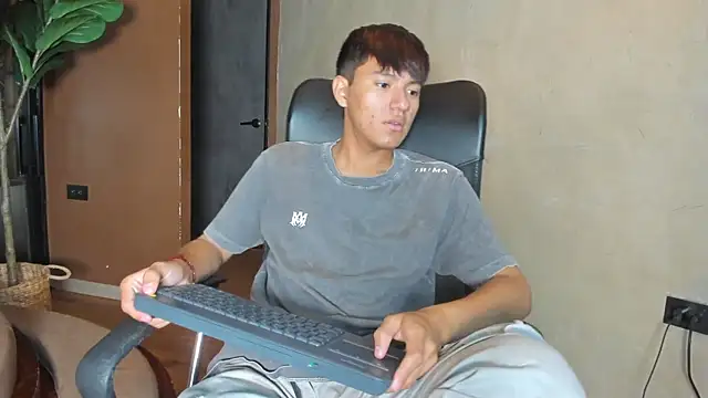 Snapshot of isaac_grimm chatting on 6, 2, 2026 isaac grimm online show from 6, 2, 2026