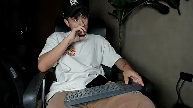 Snapshot of isaac_grimm chatting on 13, 2, 2026 isaac grimm online show from 13, 2, 2026