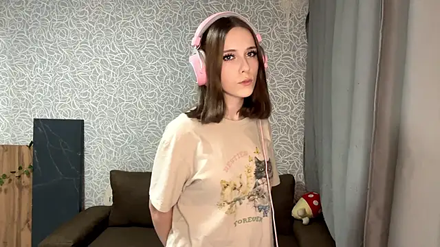 Snapshot of EvaLoveer chatting on 2, 12, 2025 EvaLoveer online show from 2, 12, 2025