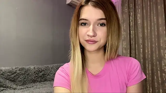 Snapshot of VikkiWittel chatting on 1, 12, 2025 VikkiWittel online show from 1, 12, 2025