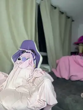 Stormi Thompsonn  online show from 2, 12, 2025