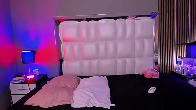 xCharlotte 20 online show from 20, 12, 2025