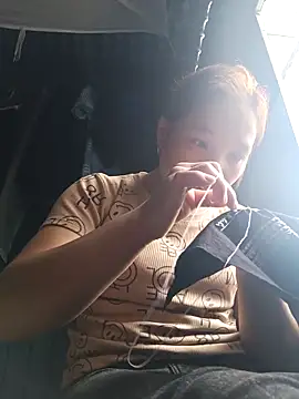 Evelyn-n online show from 2, 12, 2025