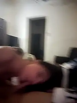 Pareja-hombre-y-trans online show from 30, 11, 2025