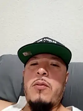 Snapshot of Lalin2323 chatting on 4, 2, 2026 Lalin2323 online show from 4, 2, 2026