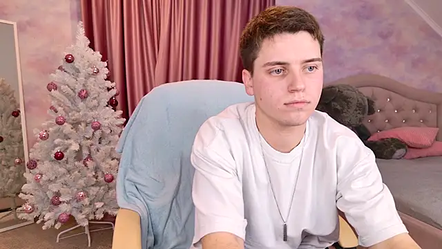 Snapshot of Olie_Sparkle chatting on 5, 12, 2025 Olie Sparkle online show from 5, 12, 2025