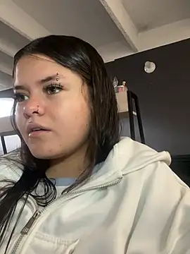 Camila Duarte2 online show from 4, 2, 2026