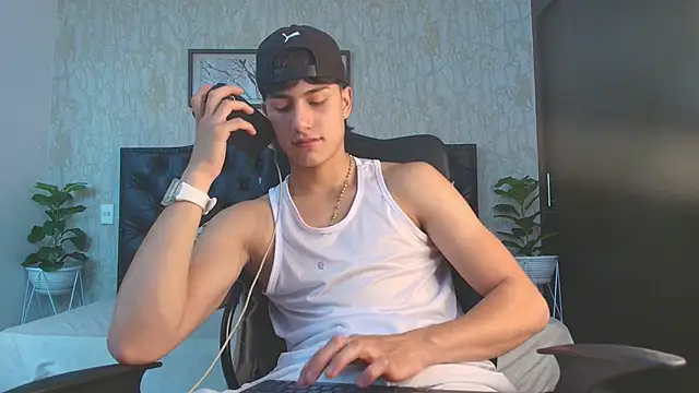 Snapshot of Lander_Cruz chatting on 14, 12, 2025 Lander Cruz online show from 14, 12, 2025