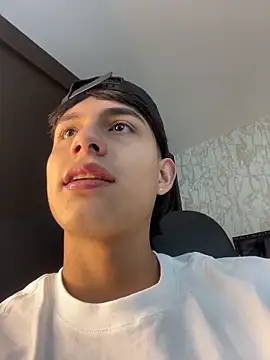 Snapshot of Lander_Cruz chatting on 16, 12, 2025 Lander Cruz online show from 16, 12, 2025