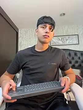 Snapshot of Lander_Cruz chatting on 5, 6, 2026 Lander Cruz online show from 5, 6, 2026