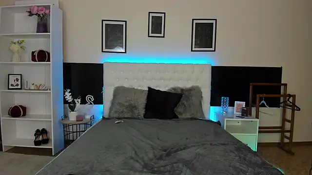 KiraNeeww online show from 9, 2, 2026