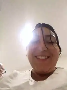 Valeria montana  online show from 14, 4, 2026