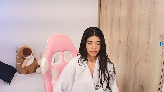 phia carter online show from 4, 3, 2026