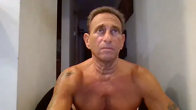 Snapshot of johnnymarino1010 chatting on 1, 8, 2026 johnnymarino1010 online show from 1, 8, 2026