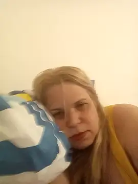 Snapshot of karinaBrasil chatting on 4, 12, 2025 karinaBrasil online show from 4, 12, 2025